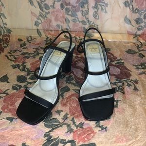 BLACK ANNE KLEIN HEELS